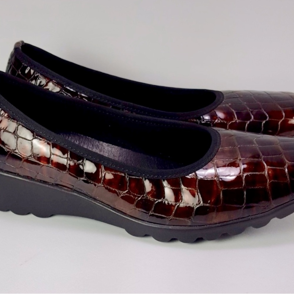 Josef Seibel croc print patent leather wedge flats- size EU 38 (US 7-7.5)